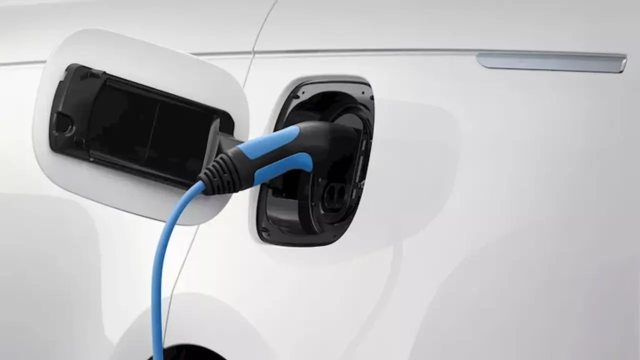 شراكة استراتيجية بين بساطة وإنفنيتي لتوسيع شبكة شحن السيارات الكهربائية في مصر